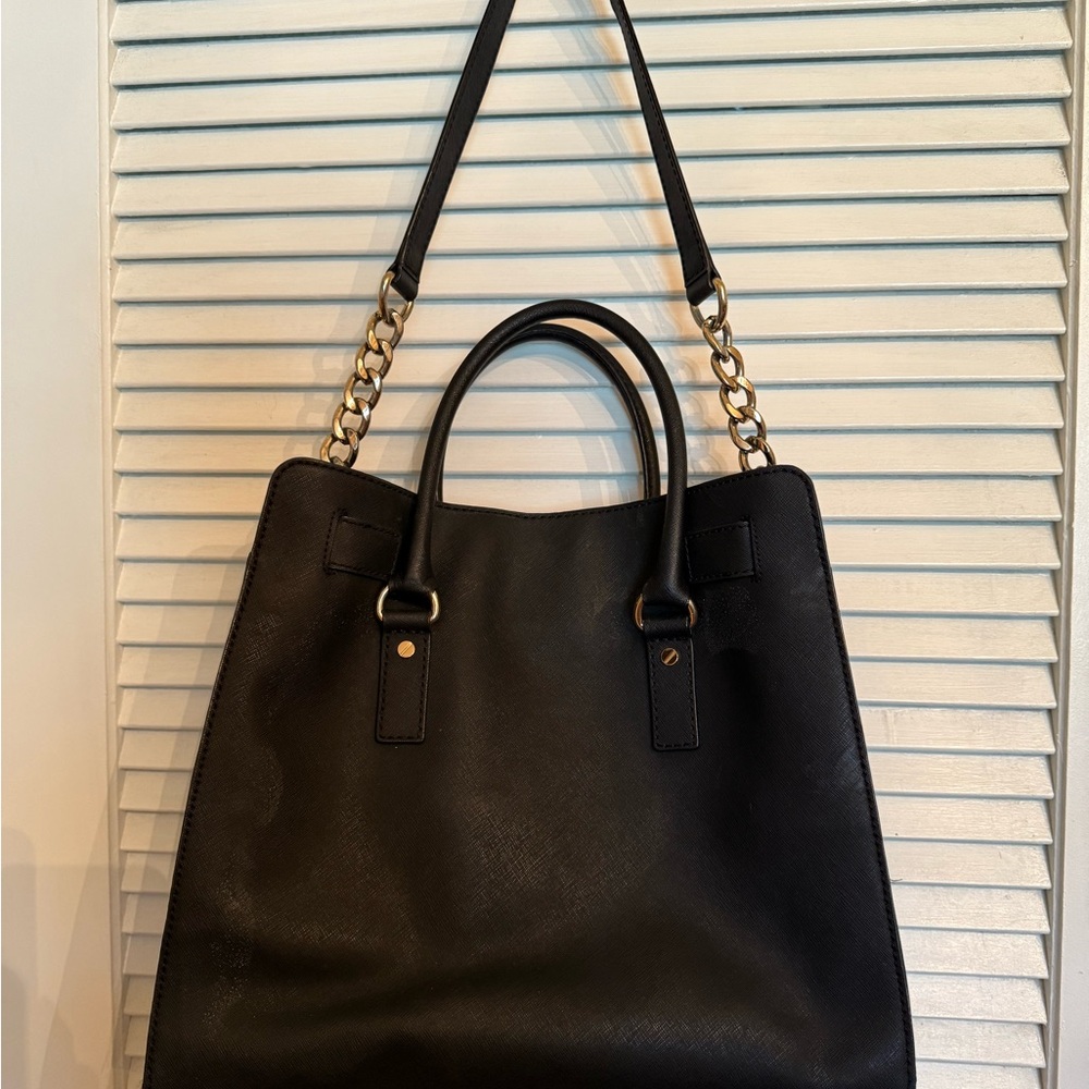 Michael Kors Black Leather Shoulder Bag with Gold Hardware - Picture 5 of 13